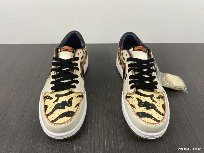 Rep DH6932-100 Jordan 1 the Air Year Tiger Low OG of 0425